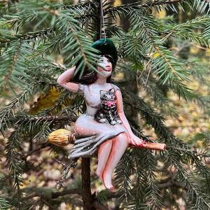 Елочная игрушка Ведьма