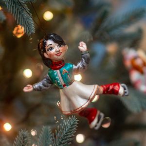 Елочная игрушка Девочка на коньках