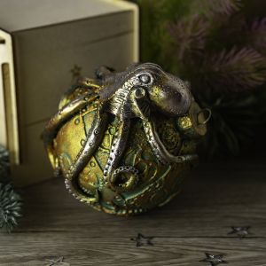 Елочная игрушка шар с осьминогом