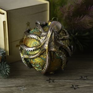 Елочная игрушка шар с осьминогом