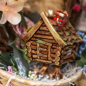 Елочная игршука избушка на курьих ножках