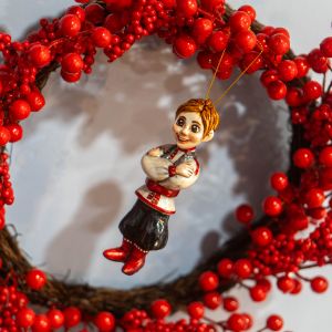 Елочная игрушка мальчик в национальном русском костюме
