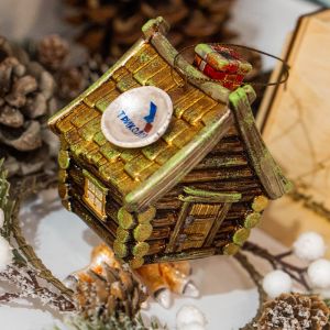 Елочная игрушка изба на курьих ножках Яги