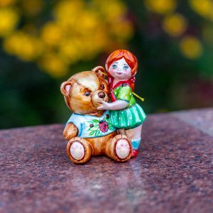 Елочные игрушки Девочка с большим медвежонком