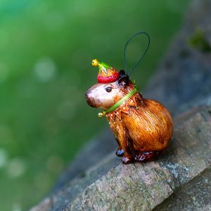 Елочная игрушка Капибара рождественская