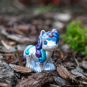 Елочная игрушка единорожка зимняя