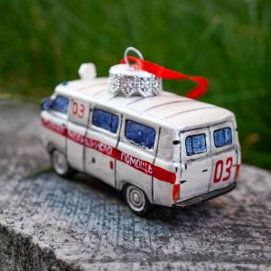 Елочная игрушка Скорая помощь машинка