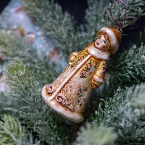 Елочная игрушка снегурочка в светлом