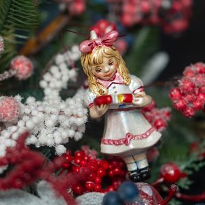 Елочная игрушка Мари в белом с Щелкунчиком