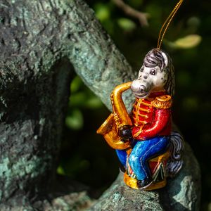 Елочная игрушка Конь с саксофоном