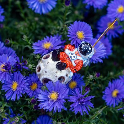 Елочная игрушка Космонавт на Луне