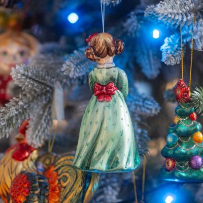 Елочная игрушка девочка с мишкой