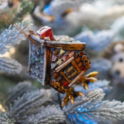 Елочная игрушка избушка на курьих ножках зимняя