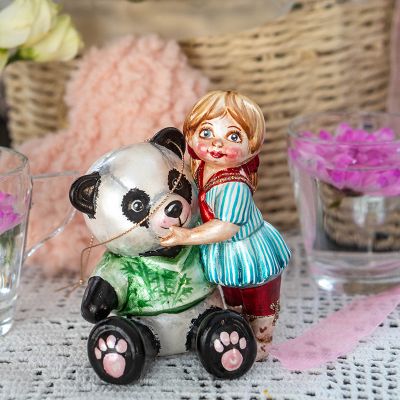 Елочная игрушка девочка с пандой
