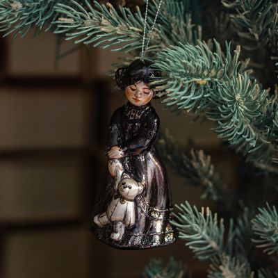 Елочная игрушка девочка с мишкой готика