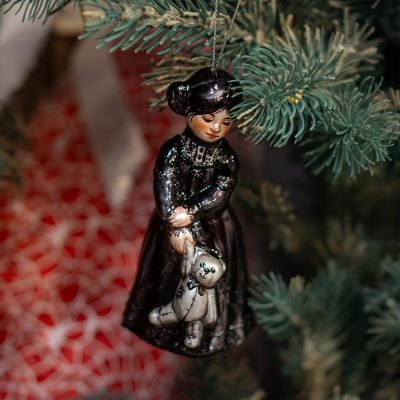 Елочная игрушка девочка с мишкой готика