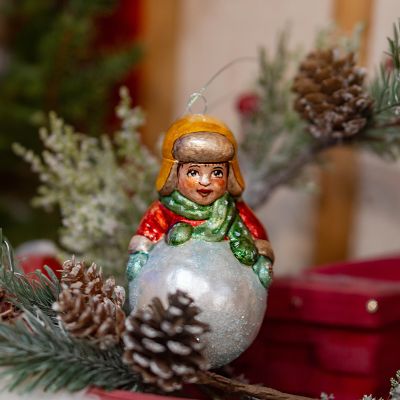 Елочная игрушка мальчик со снежкомЕлочная игрушка мальчик со снежком