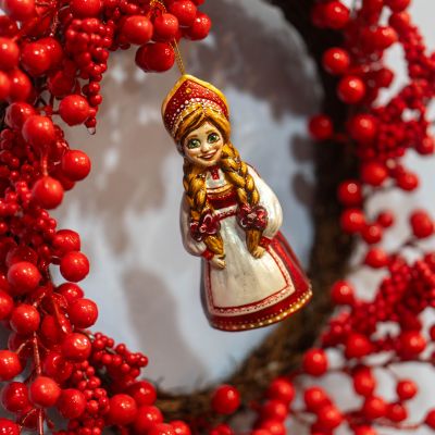 Елочная игрушка русская девочка в русском национальном костюме