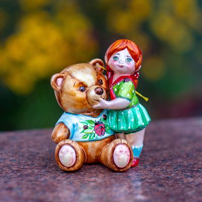 Елочные игрушки Девочка с большим медвежонком