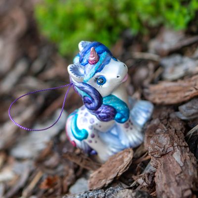 Елочная игрушка единорожка зимняя