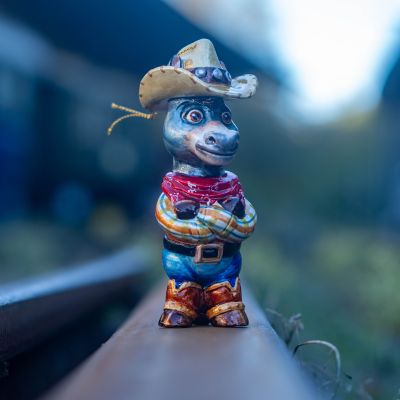 Елочная игрушка ослик на диком западе