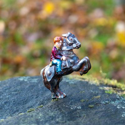 Елочная игрушка мальчик на коне верхом