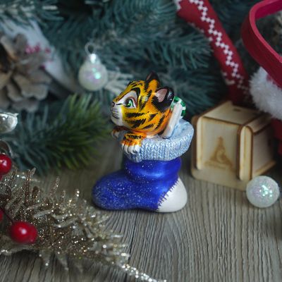 Елочная игрушка Тигр в рождественском носке
