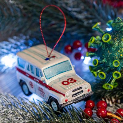 Елочная игрушка внедорожник скорая