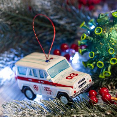 Елочная игрушка внедорожник скорая