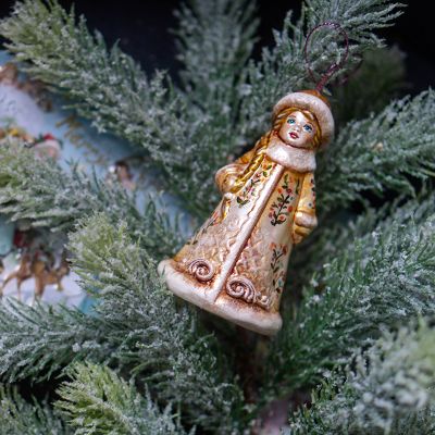 Елочная игрушка снегурочка в светлом