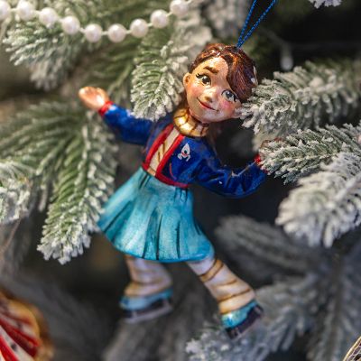 Елочная игрушка Девочка на коньках в синем