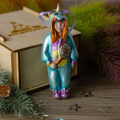 Елочная игрушка девочка в костюме единорога бирюза