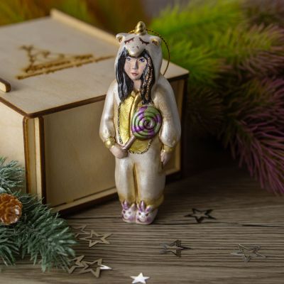 Елочная игрушка девочка в костюме единорога золотце
